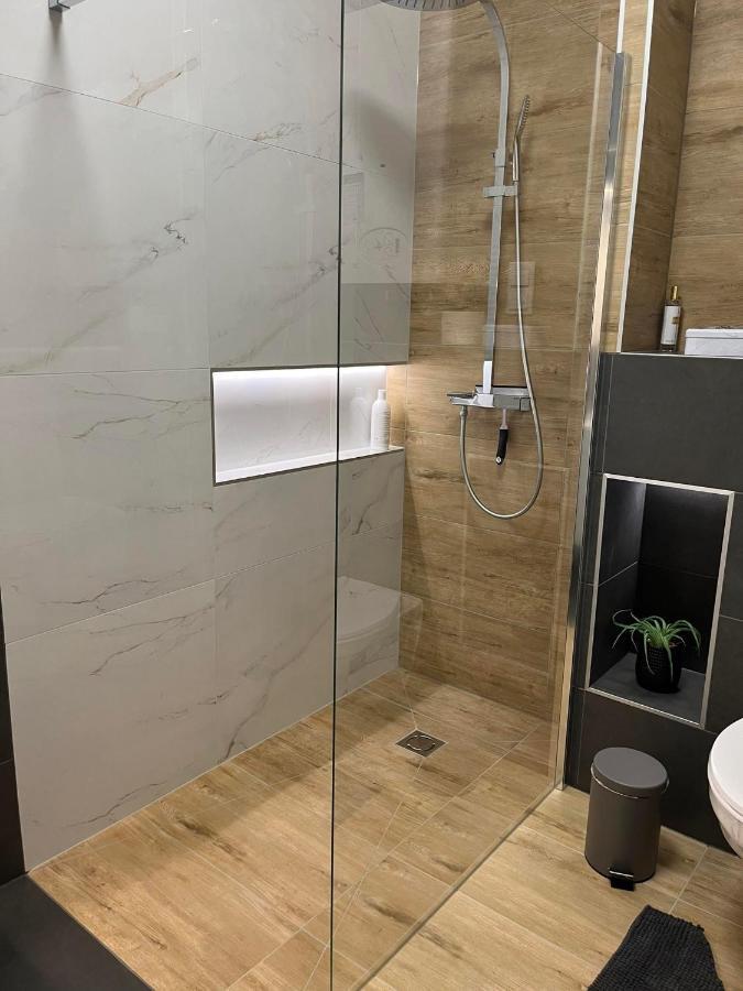 Room In The City 2 Шопрон Экстерьер фото