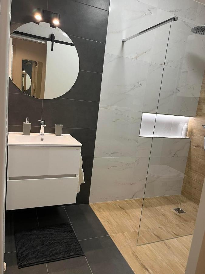Room In The City 2 Шопрон Экстерьер фото
